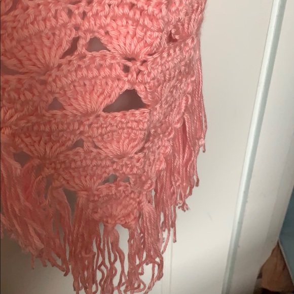 Triangular pink shell design shawl/wrap - Picture 4 of 5
